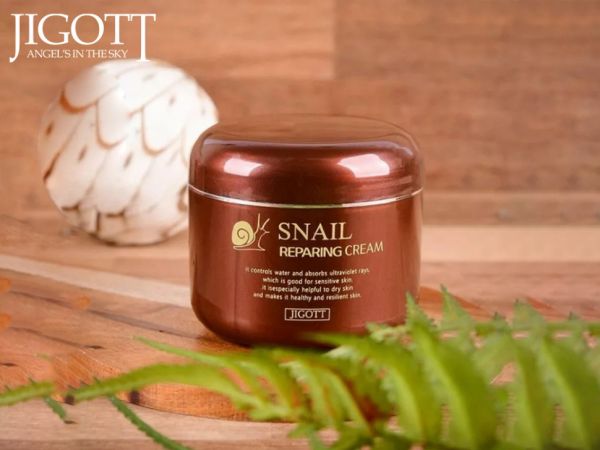 Rejuvenating cream with snail mucin Jigott Snail Reparing Cream 100ml